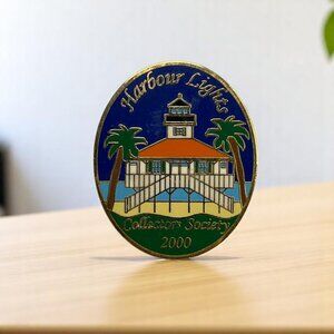 Harbour Lights Collectors Society Pin 2000 Gold-Tone Vintage Oval Design